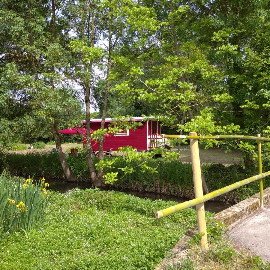 La Roulotte Du Moulin De Palet Villa Bauge-en-Anjou Bagian luar foto