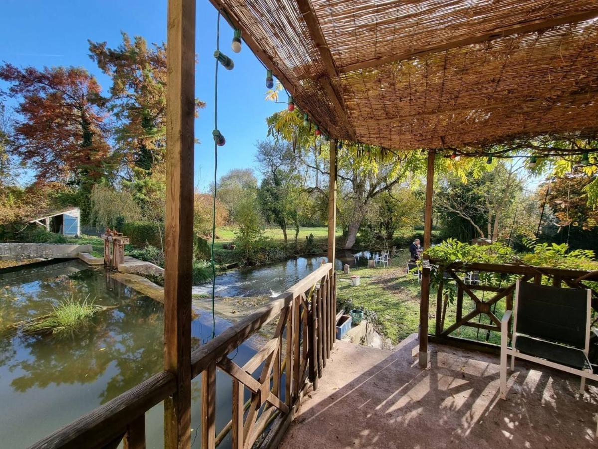 La Roulotte Du Moulin De Palet Villa Bauge-en-Anjou Bagian luar foto